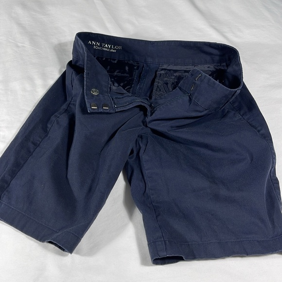 Ann Taylor womens navy blue Boardwalk Short flat front 10" Bermuda - size 4 - Picture 8 of 10